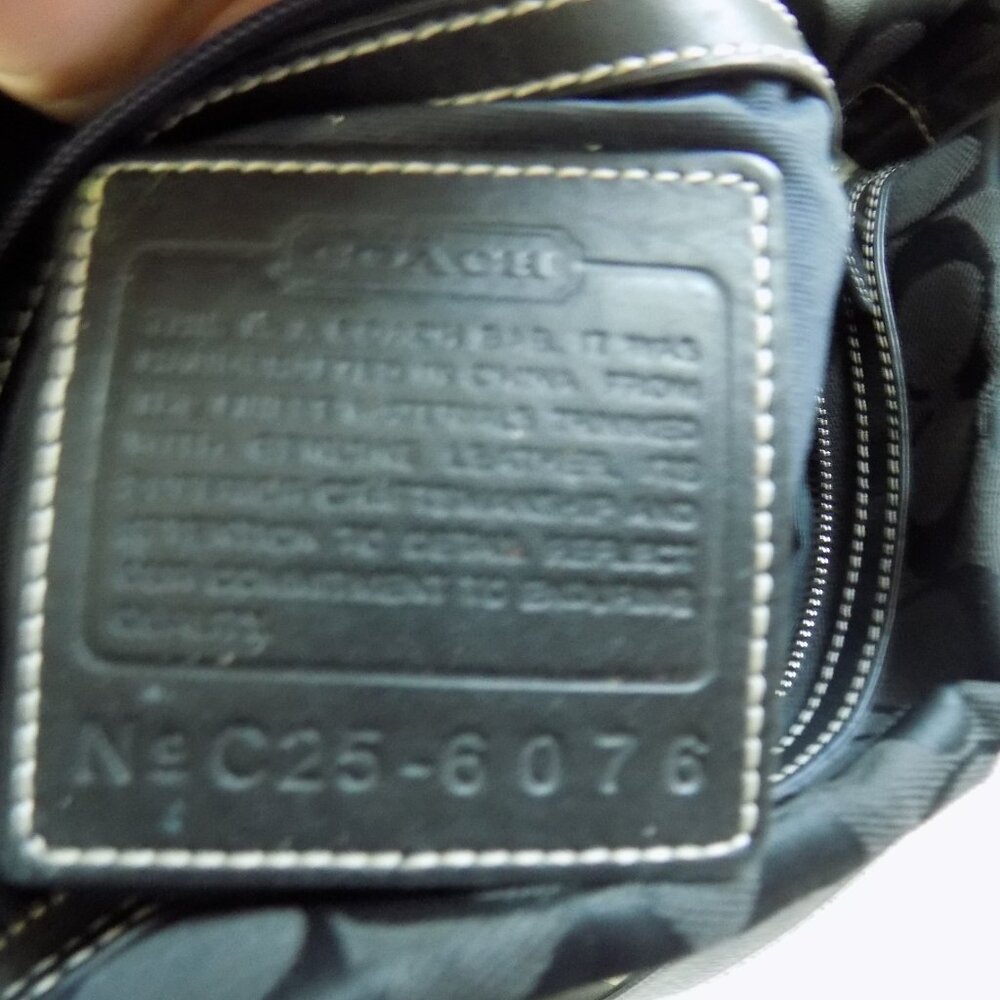 Gorgeous EUC COACH Medium Size Carley Bucket Shoulder Bag, purse, tote, handbag - Picture 3 of 5